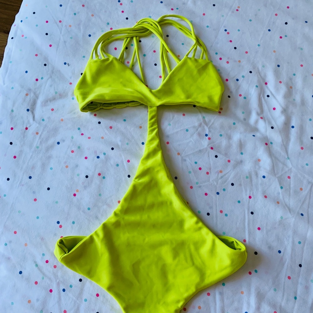 One piece bathing suit 👙